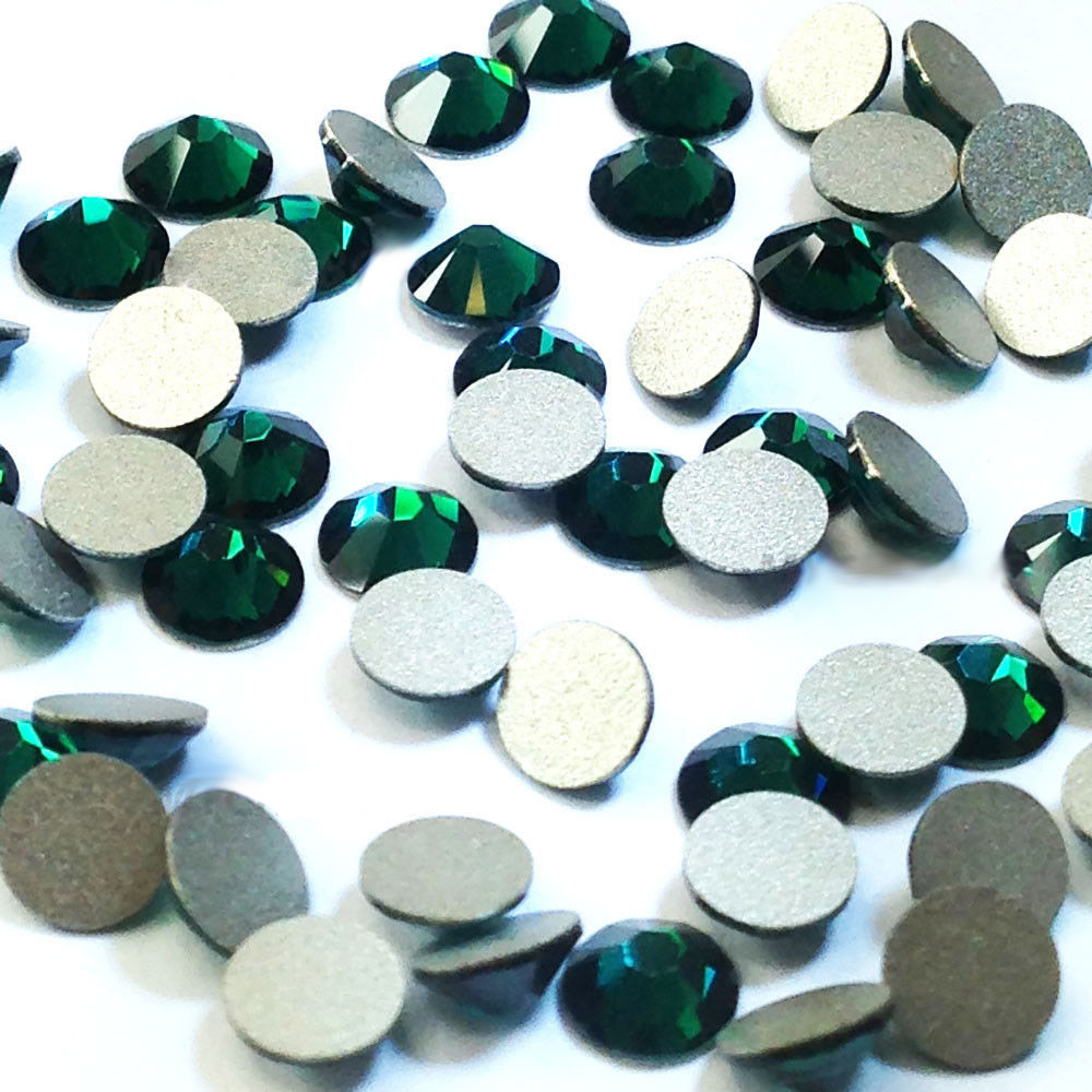 Smaragdgroene kristallen platt - Nail Art Emerald Green recensie en prijs